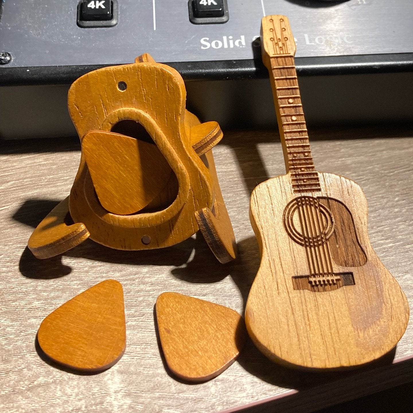 LAST DAY 49% OFFMini Cute Edition Wooden Guitar Plectrum Case